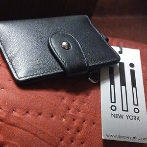 ili Leather Key Fob Tag with ID window and Snap Closure - Black Nwt